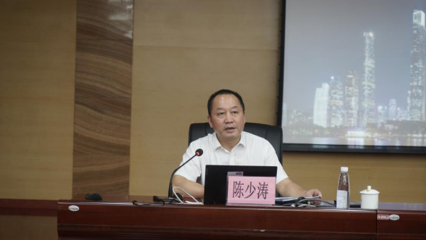 明淄博日报社党委书记,社长,山东省市地报研究会副会长潘海.
