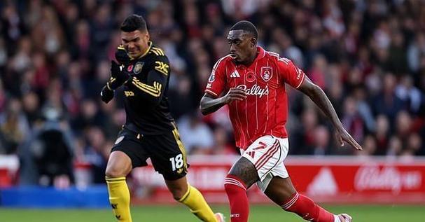 3连胜终结！曼联2-2险平英超第18！2分钟后防崩盘，争议角球破门